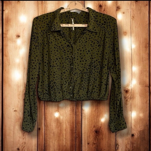 Free People Blouse Sz M Wishing Well Olive Green Spotted Animal Print Cropped - Picture 2 of 11